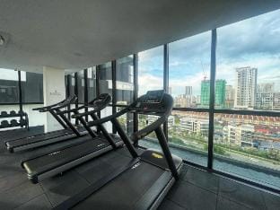 Le Petit Suite ~ 8 Pax Sea View Infinity Pool Apartment in George Town