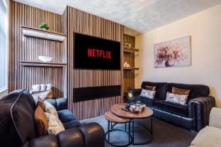 Cosy 3BR Home | Sleeps 8 | Near Co-op Live/Etihad Vacation rental in Manchester