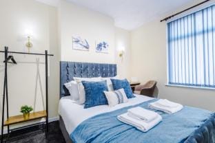 Cosy 3BR Home | Sleeps 8 | Near Co-op Live/Etihad Vacation rental in Manchester