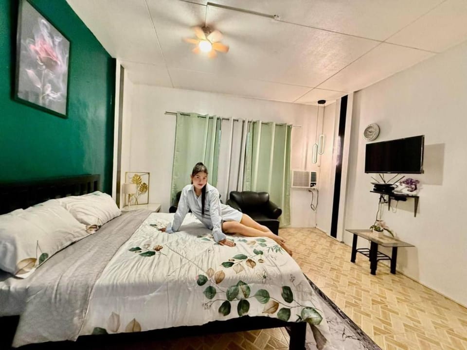 Axon Cozy Modern House B Near The Walking Street Apartment in Angeles