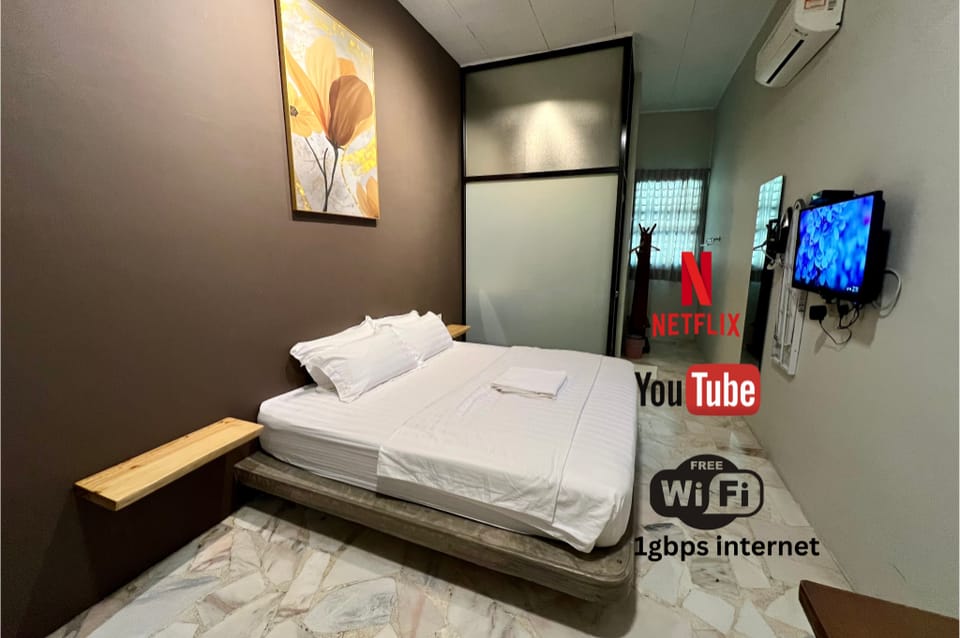 5 mins walking to East Coast Mall @ JW Guest House Bed and Breakfast in Pahang, Malaysia