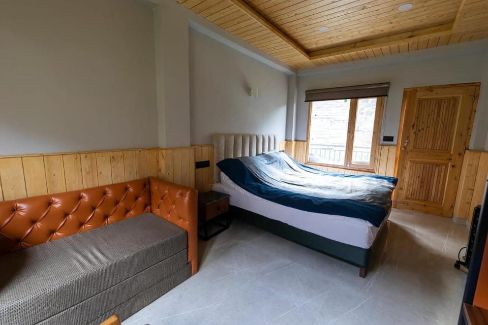 Eden Stay & Cafe Hotel in Himachal Pradesh