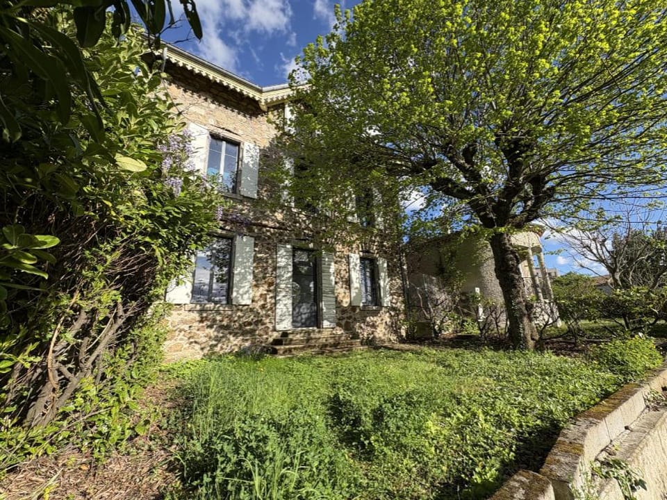 Maison 1880 Bed and Breakfast in Auvergne-Rhône-Alpes