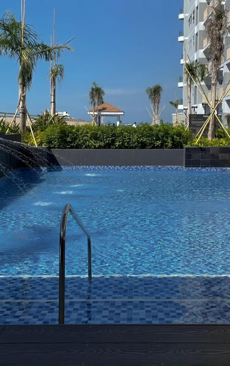 Stunning Suite with Balcony - near MOA Apartment in Pasay