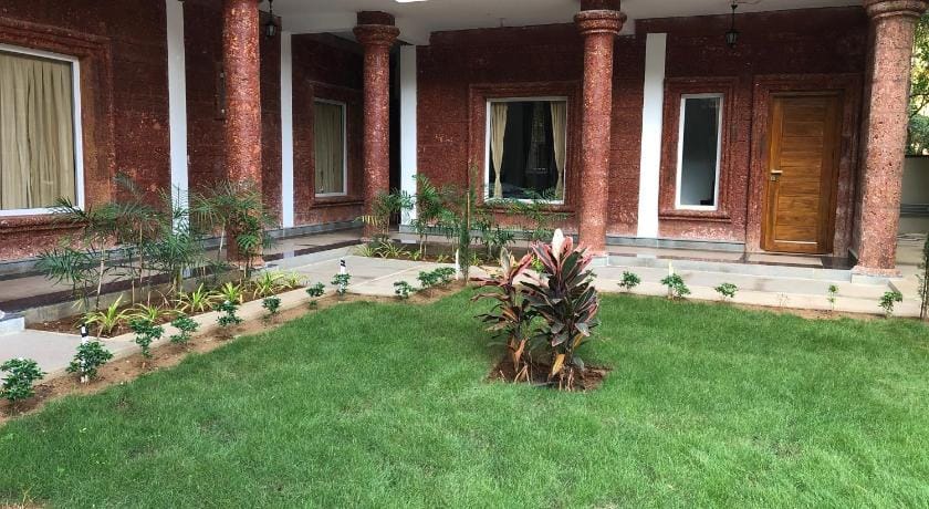 SAMBA CASTLE  Hotel in Karnataka