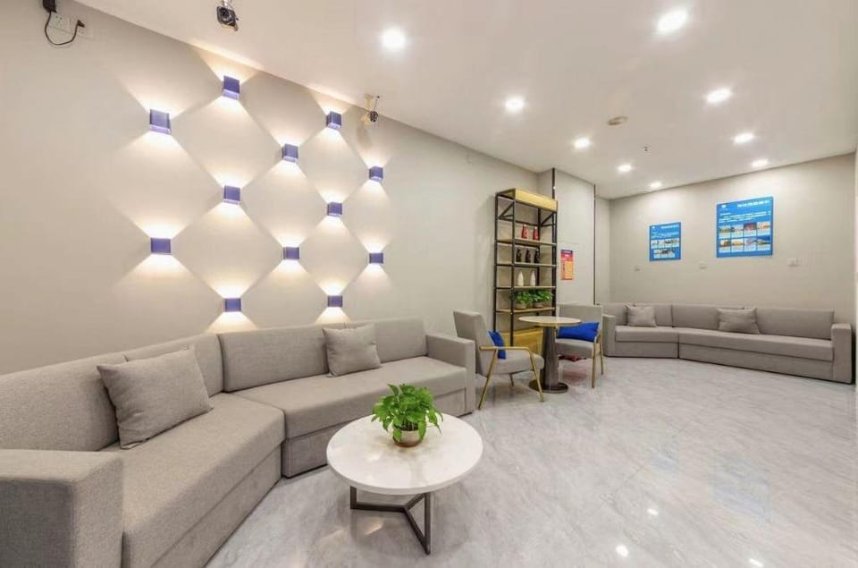 7 Days Premium Guangzhou Railway Station Traditional Chinese Medicine University Ziyuangang Metro St Hotel in Guangzhou