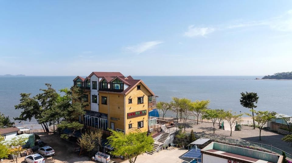 Yeongheungdo Rainbow Ocean View Pension Bed and Breakfast in Gyeonggi-do