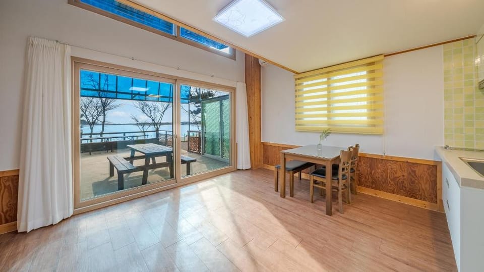 Yeongheungdo Rainbow Ocean View Pension Bed and Breakfast in Gyeonggi-do
