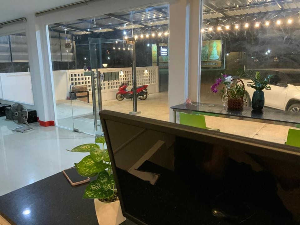 โรงแรมปภาดา - New Papada Hotel in Laos