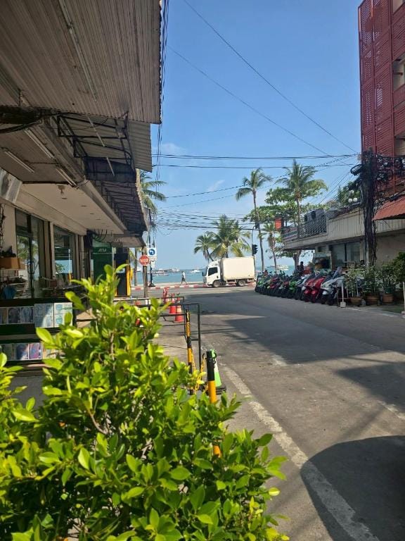 salt and sun hotel Apartment in Pattaya City