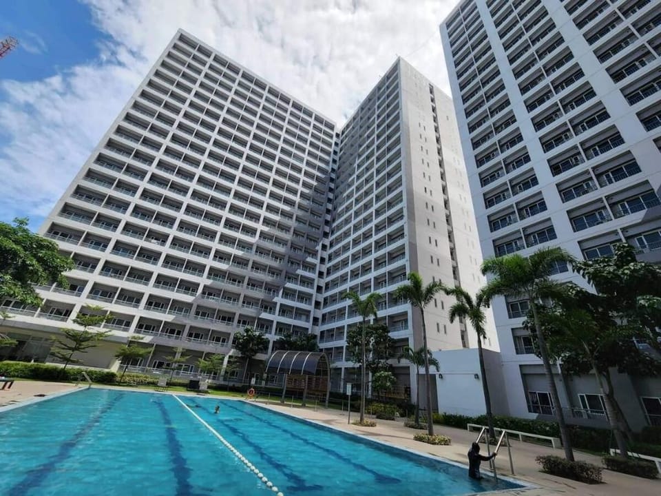 Grace Residences Unit w/ Queen Bed,Netflix, Games Apartment in Makati