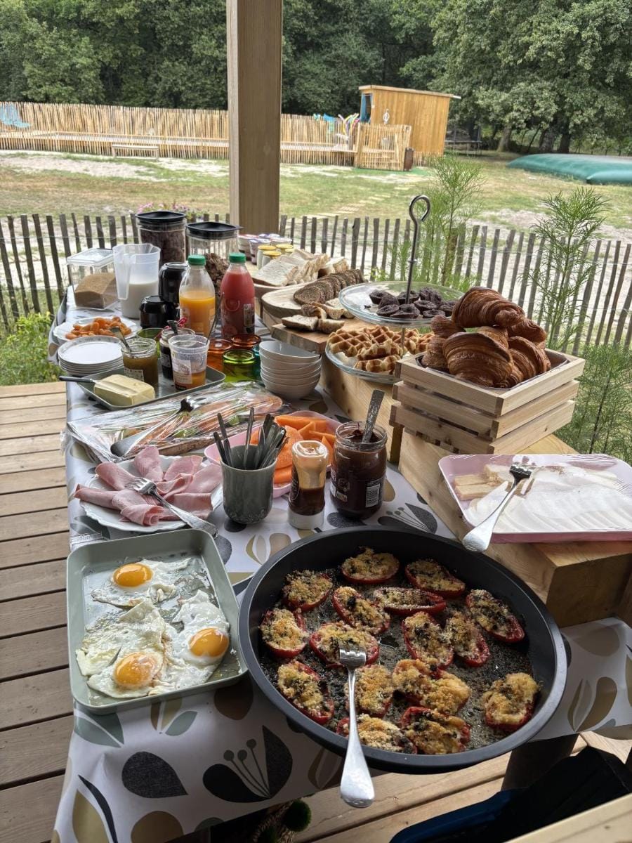 Au Coeur du Ranch: Chambres d'Hôtes dans le Médoc Bed and Breakfast in Nouvelle-Aquitaine