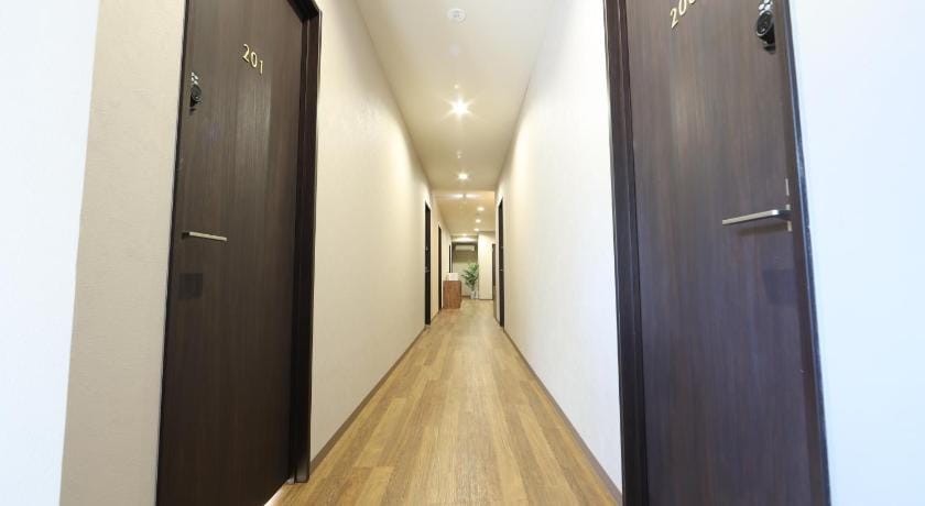 ホテル山賊 Bed and Breakfast in Kanagawa Prefecture
