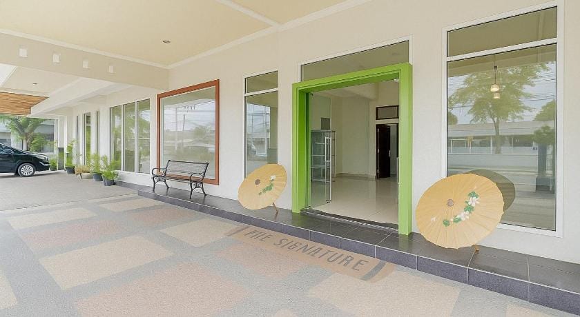 Hotel Srikandi Syariah Mitra RedDoorz Hotel in West Java