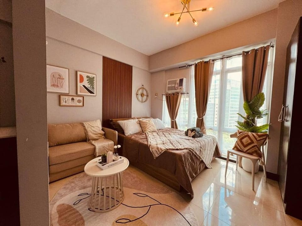 Warm & Homey Studio in Stamford McKinley Apartment in Makati