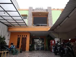 Seungit syariah inn Bed and Breakfast in South Jakarta City