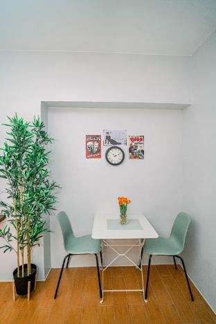 Charming Vintage Flat in Makati CBD Apartment in Makati