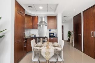 Modern Studio Near Burj Khalifa & Dubai Mall Vacation rental in Dubai