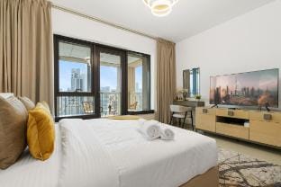 Modern Studio Near Burj Khalifa & Dubai Mall Vacation rental in Dubai
