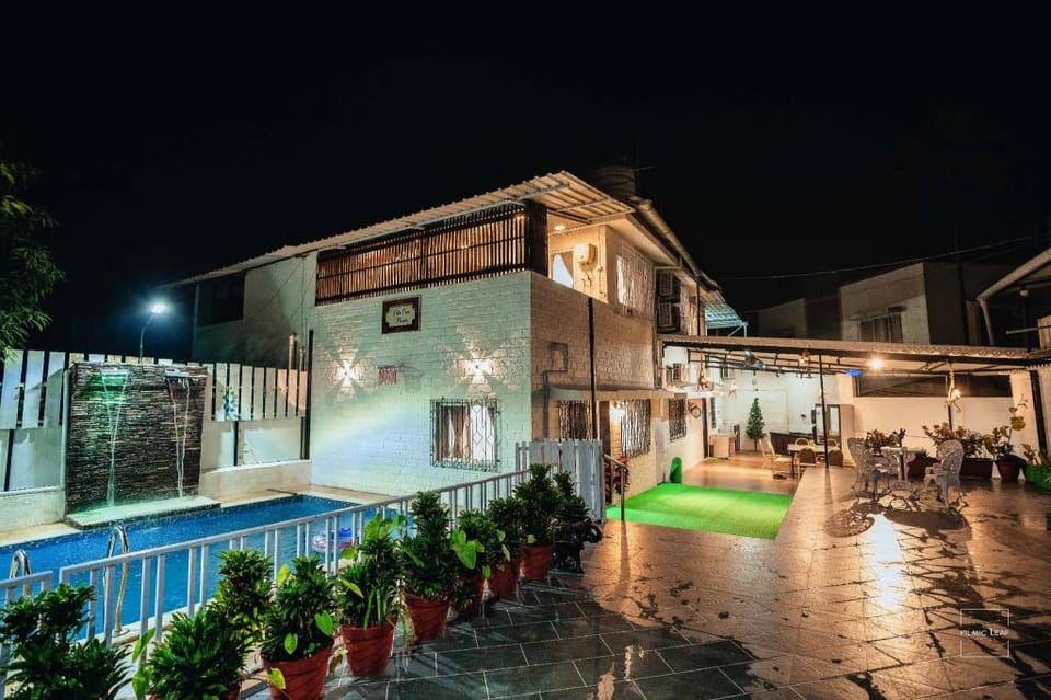 Villa Casa Blanca Hotel in Lonavla