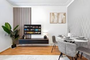 Charming 4-Bedroom Relocations | Glenthorne Rd | Elev8 Stays Vacation rental in London