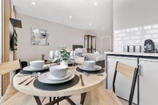 London Retreat - 20min to Central London Studio Vacation rental in London