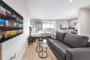 20min to Central London Modern Studio Vacation rental in London