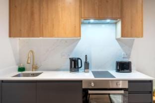 Modern Heated Studio, Quiet & Comfortable Vacation rental in London