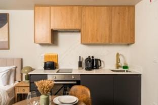 Bright & Cosy Studio, Easy London Access Vacation rental in London