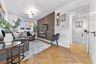 Large House | Private Driveway| Long-Term Stay Vacation rental in Brentford