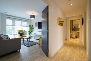 Serenity by the Water: 3-Bed London Vacation rental in Isleworth