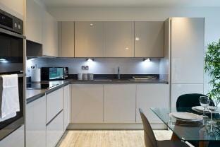 Serenity by the Water: 3-Bed London Vacation rental in Isleworth
