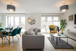 Serenity by the Water: 3-Bed London Vacation rental in Isleworth