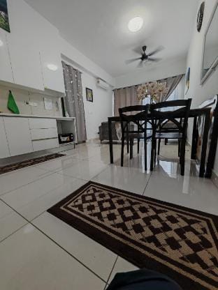 Astoria | Pool | Wifi | 3Bed | +3sleep mat | 7pax Apartment in Federal Territory of Kuala Lumpur