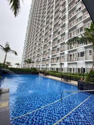 FamilyRoom 5pax Across PICC nearMOA/SMX/CCP/IKEA Apartment in Pasay