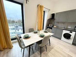 Comfy  Ealing Apt-Ideal for Groups-Steps to Tube Vacation rental in London Borough of Ealing