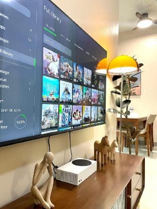 One Uptown 2BR unit - 3 Beds w/XBOX & Netflix Vacation rental in Makati