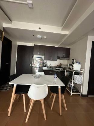 Spacious 2 Bedroom Corner Unit Apartment in Pasig