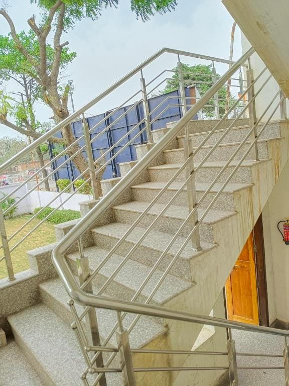 106 morden studio Suite Hotel in Varanasi