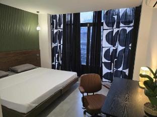 Modern Retro @ Heart of Pobla & Rockwell 01 Dup Vacation rental in Makati