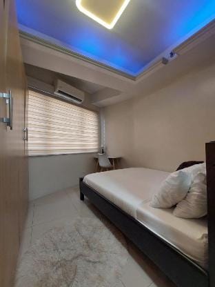 Shell Res near MOA free parking Apartment in Pasay