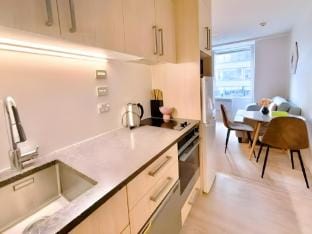 One Min to Sky Tower: Stylish Central Studio Vic92 Vacation rental in Auckland
