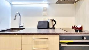 One Min to Sky Tower: Stylish Central Studio Vic92 Vacation rental in Auckland