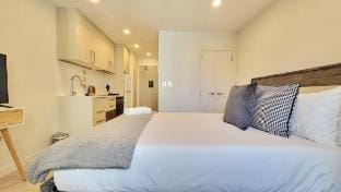 Enjoy Sky Tower cityscape studio Vic41 Vacation rental in Auckland