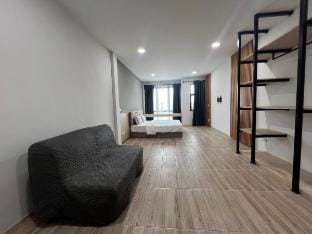 Private room with bathroom on 4th floor, Near MRT Vacation rental in Bangkok