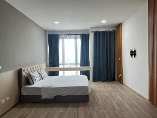 Private room with bathroom on 4th floor, Near MRT Vacation rental in Bangkok