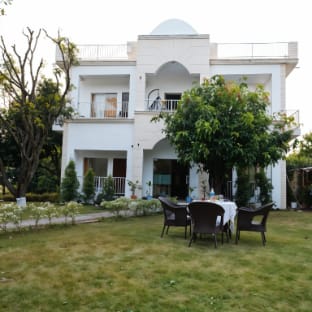 Golden Mango Resort .9BR. Jim Corbett By Homeyhuts Vacation rental in Uttarakhand