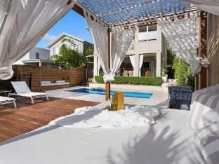 Balmoral House Retreat Pool Spa Villa in Bulimba