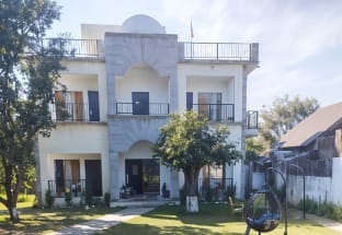 FourDeluxeBedrooms.The Golden Mango.GF.ByHomeyhuts Vacation rental in Uttarakhand