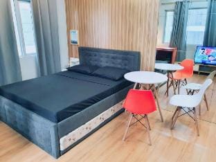 Maison at the Hill at Morgan Suites Mckinley BGC Apartment in Makati